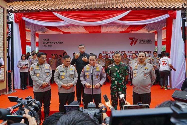 Kapolri Jenderal Listyo Sigit Prabowo pada kegiatan Bakti Sosial Polri Sambut HUT Bhayangkara ke-77 di Jakarta, Senin (19/06/2023) (Dok. Div Humas Polri)