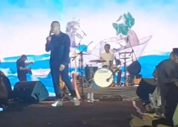 Penampilan The Rain pada acara Peluncuran Kenduri Swarnabhumi Tahun 2023 yang digelar di Halaman GOS Kota Baru, Jambi pada Sabtu (24/06/2023). (Foto: realitajambi)