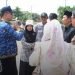 Peninjauan Proyek Peningkatan Jalan Opril Jembatan Bagian Timur, di Kecamatan Muara Sabak Timur, Kamis (22/5/23). (Dok. Humas DPRD)