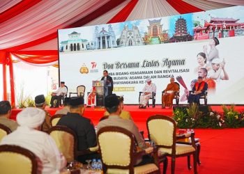 Kapolri Jenderal Listyo Sigit Prabowo pada kegiatan doa bersama dalam rangka Hari Bhayangkara ke-77 di Lapangan Bhayangkara Jakarta, Jumat (30/6/2023). (Dok. Div Humas Polri)