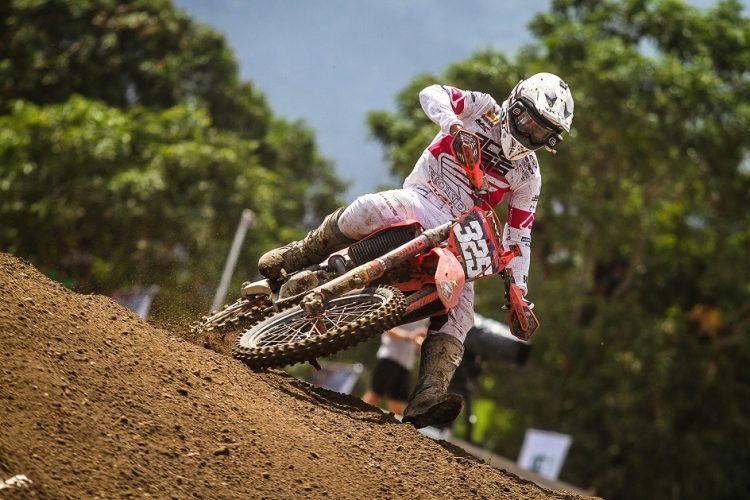 Crosser M. Delvintor Alfarizi di putaran Selaparang, Lombok, Nusa Tenggara Barat, Indonesia, Minggu (2/7). (Dok. AHM)