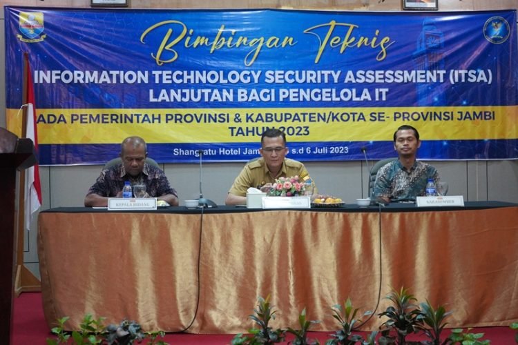Pelaksanaan Bimtek Information Technology Security Assesment Lanjutan Bagi Pengelola Urusan Persandian dan IT pada pemerintah provinsi dan kabupaten/kota se- Provinsi Jambi tahun 2023 di Hotel Shang Ratu, Selasa (04/06/2023).  (Foto : Novriansah -Kominfo)