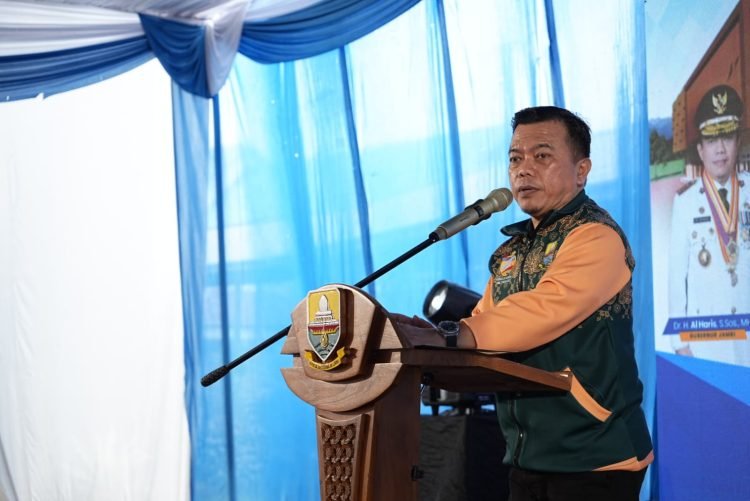 Gubernur Al Haris pada peletakan Batu Pertama Pembangunan Gedung Radioterapi Pengobatan Kanker RSUD Raden Mattaher Jambi pada Jumat, (14/07/2023). (Foto : Harun - Kominfo)