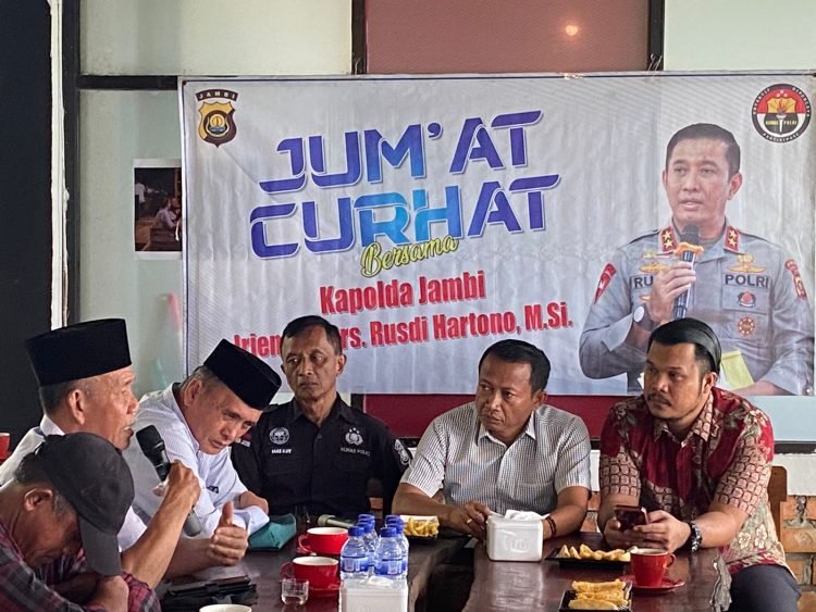 Kegiatan Jum'at Curhat Polda Jambi Bersama Warga Kelurahan Buluran di Cafe Hello Sapa pada Jumat, (14/07/23) (Dok. Humas Polda Jambi)