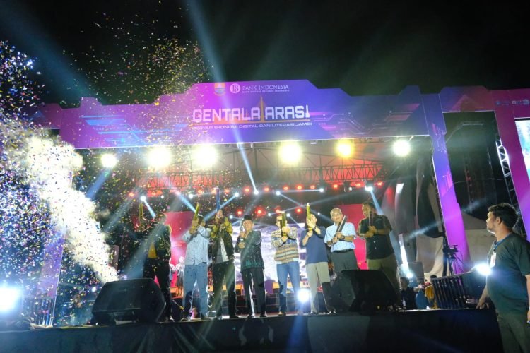 Closing Ceremony Gebyar Ekonomi Digital dan Literasi Jambi (Gentala Arasi) 2023, di Lapangan Kantor Gubernur Jambi, Minggu (16/07/2023) (Foto: Agus - Kominfo)
