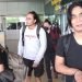Charly Van Houten, Vokalis Setia Band bersama Crew dan panitia telah tiba di Bandara Sultan Thaha Jambi, Senin (10/07/2023). [Foto: RJ.COM]