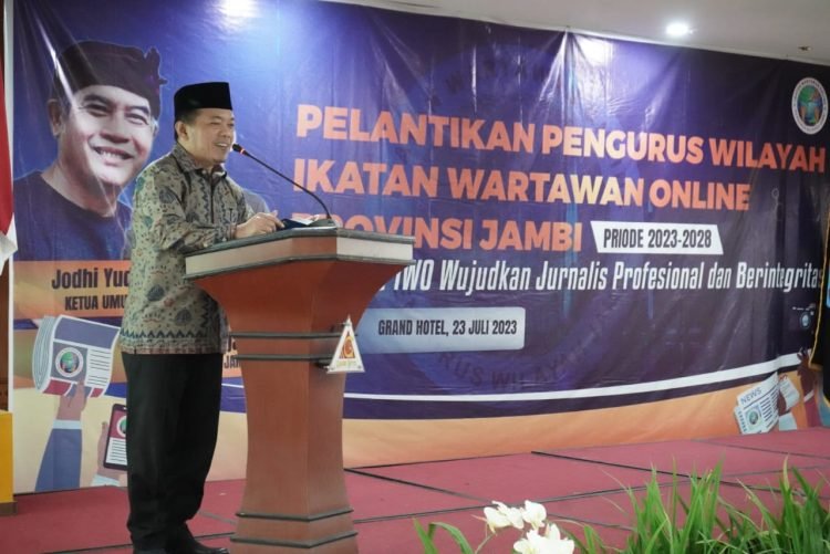 Al Haris saat menghadiri Pelantikan PW IWO Provinsi Jambi Periode 2023-2028 di Hotel Grand Jambi, Minggu, (23/07/2023) (Foto: Harun - Kominfo)