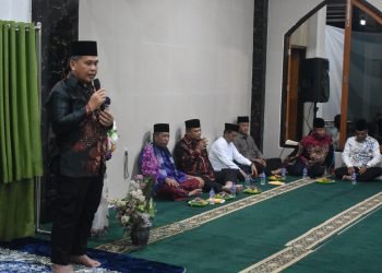 Acara Simaan Al-Qur’an Malam Asyura di Masjid Nurul Hidayah di Jl. RB. Siagian, Kel. Pasir Putih, Kota Jambi, Kamis (27/07/2023). (Dok. Penrem 042/Gapu)