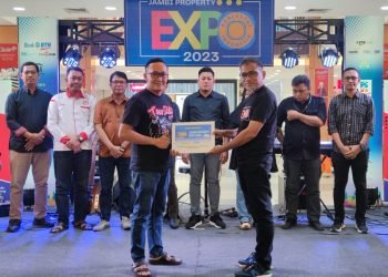 Ketua DPD REI Jambi, Ramond Fauzan saat diwawancarai usai penutupan Jambi Property Expo 2023 di Jambi Town Square Mall, Minggu (30/07/2023) (Dok. Otoy)