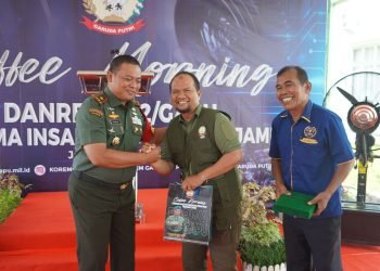 Ngopi Bareng bersama Insan Pers Mitra Korem 042/Gapu di Pendopo Makorem 042/Gapu, Senin (31/07/2023). (Dok. realitajambi)