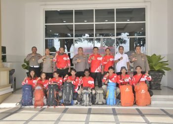 Pelepasan Rombongan Tim Ekspedisi Merah Putih Atap Sumatera di Lobby Utama Mapolda Jambi Rabu, (09/08/2023). (Dok. Humas Polda Jambi)