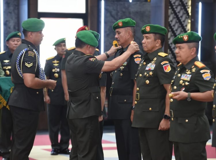 Kasad Jenderal TNI Dr. Dudung Abdurachman pimpin Sertijab 14 jabatan strategis di Lingkungan TNI AD di Aula Jenderal Besar A.H. Nasution Mabesad, Jakarta, Senin (21/8/2023).(Dok. Dispenad)