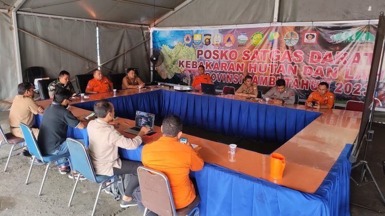 Konferensi pers Satgas Penanggulangan Karhutla Provinsi Jambi di Posko Satgas Darat Karhutla Provinsi Jambi, Selasa (29/8/2023) (Dok, Kominfo)