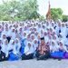 Momen foto bersama pada kegiatan "Aksi Bergizi di Sekolah" di SMP Islam Terpadu Nurul Ilmi 2, Kelurahan Simpang Rimbo Alam Barajo pada Selasa (29/8/2023). (Dok. RJ.COM)