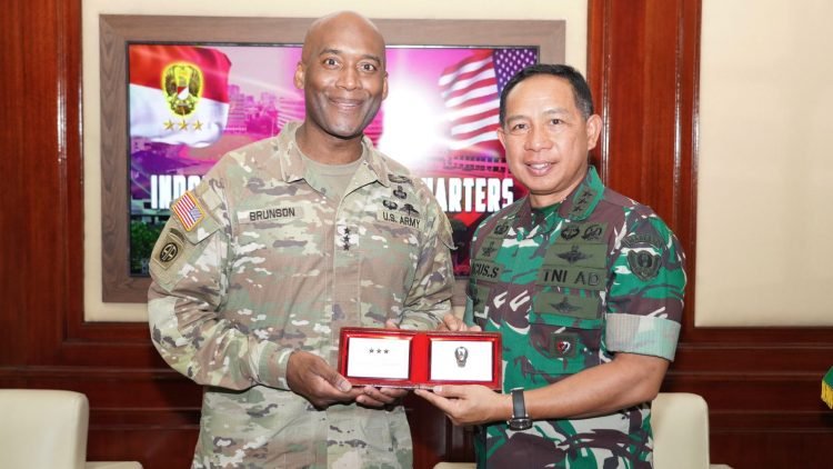 Wakasad Terima Kunjungan Commanding General Of I Corps US Army di Main Lounge, Markas Besar Angkatan Darat (Mabesad), Jakarta, Rabu (30/08/2023). (dok. Dispenad)