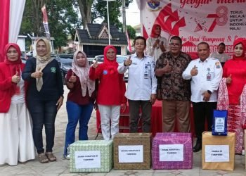 Foto bersama usai pelaksanaan kegiatan di halaman Kantor Kesbangpol Provinsi Jambi, Kamis (31/08/2023). (Dok. RJ.COM)