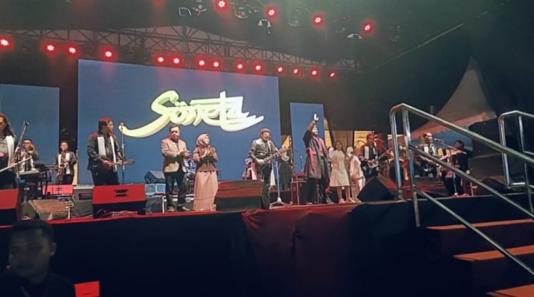 Konser kemerdekaan bersama Rhoma Irama dan Rhido Rhoma, Senin (21/08/2023) malam. (Dok. Pariwarajambi/Riky)