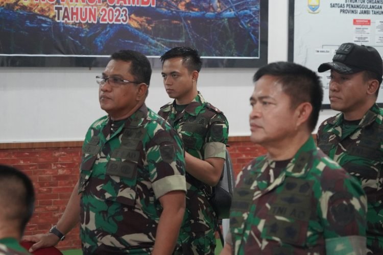 Wairjenad Kasad tiba di Bandara Sultan Thaha Jambi, Rabu (2/8/23). (Dok. Penrem 042/Gapu)