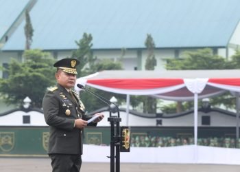 Kasad Jenderal TNI Dr. Dudung Abdurachman saat melantik 1.025 orang Paja pada Upacara Prasetya Perwira Diktukpa)TNI AD di Lapangan Wiradhika, Secapaad, Bumi Panorama, Hegarmanah, Bandung, Jawa Barat, Rabu (2/8/2023). (Dok Dispenad)