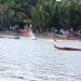 Perahu Anak Bugis lebih dahulu masuk garis finis di Desa Merbau, Rabu (9/8). (Dok. RJ.COM/Deni) 