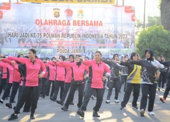 Apel Pagi personel dan Olah Raga bersama di Lapangan Hitam Mapolda Jambi Jumat, (11/08/2023). (Dok.Humas Polda Jambi)