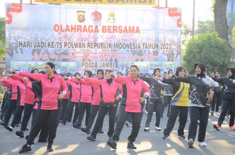 Apel Pagi personel dan Olah Raga bersama di Lapangan Hitam Mapolda Jambi Jumat, (11/08/2023). (Dok.Humas Polda Jambi)