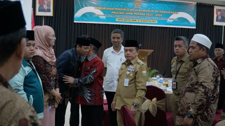 Al Haris saat Pengukuhan Pengurus Wilayah MDK Provinsi Jambi Periode 2023-2026, di Hotel Wiltop Kota Jambi, Senin, (14/08/2023). (Dok Patra - Kominfo)