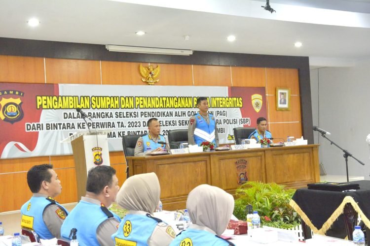 Pengambilan Sumpah dan Penandatanganan pakta integritas panitia seleksi PAG dari Bintara ke Perwira Polri T.A 2023 dan seleksi Pendidikan SBP dari Tamtama ke Bintara Polri T.A 2024, di Mapolda Jambi Senin, (14/08/2023) (Dok. Humas Polda Jambi)