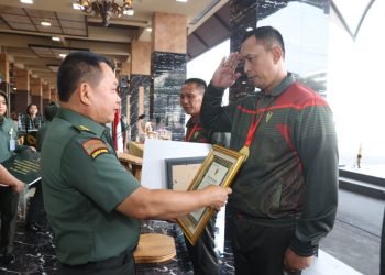 Kasad Apresiasi Kontingen TNI AD berjumlah 257 orang yang terdiri dari para atlet, pelatih dan official, di Lapangan Upacara Mabesad Jakarta, Senin (14/8/2023). (Dok. Dispenad)