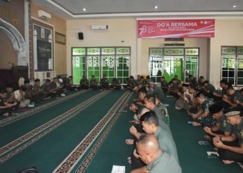 Anggota Korem 042/Garuda Putih gelar Doa Bersama di Masjid At Taqwa Makorem 042/Gapu, Rabu (16/08/2023). (Dok. Penrem 042/Gapu)