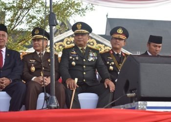 Danrem 042/Gapu saat Ikuti Upacara Peringatan HUT Ke-78 Kemerdekaan RI di Lapangan Kantor Gubernur Jambi, Kamis (17/08/2023). (Dok. Penrem 042/Gapu)