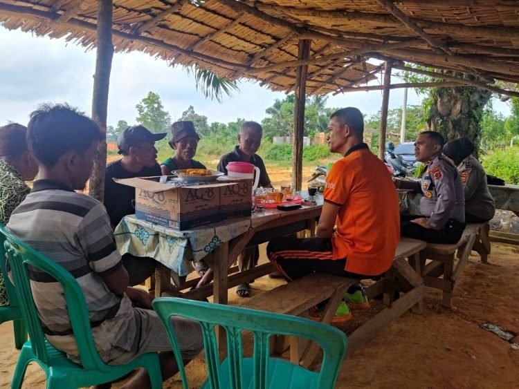 Kegiatan Jum'at Curhat Polda Jambi bersama Warga di Kec. Paal Merah, Jumat (18/08/2023). (Dok. Humas Polda Jambi)