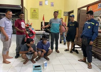 Dua Pelaku Curanmor setelah diamankan kepolisian di Polres Tebo, Jumat (18/08/2023). (Foto: RJ.COM)