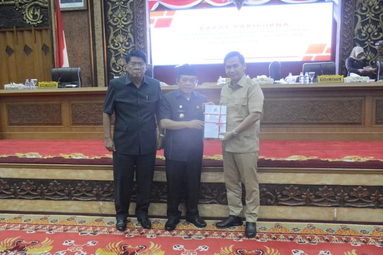 Rapat Paripurna Penyampaian Nota Pengantar Rancanagn KUPA PPAS 2023 di Gedung rapat DPRD Provinsi Jambi, Selasa (22/08/2023). (Dok. Dn)