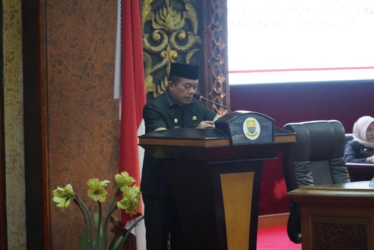 Al Haris pada Sidang Rapat Paripurna DPRD Provinsi Jambi di Ruang Utama Gedung DPRD Provinsi Jambi, Selasa (22/08/2023) (Foto : Harun - Kominfo)
