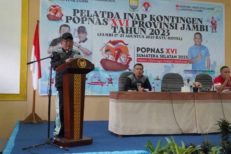 Wagub Abdullah Sani pada paenutupan Training Centre Inap dan Pelepasan Kontingen Popnas XVI Provinsi Jambi Tahun 2023 di Hotel Ratu Kota Jambi, Jum’at (25/08/2023). (Foto : Novriansah - Kominfo)