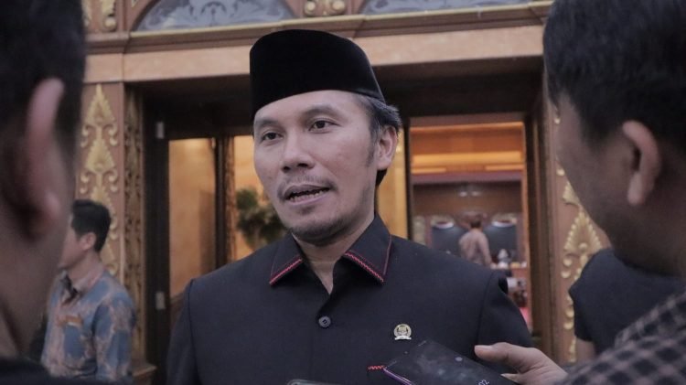 Edi Purwanto saat diwawancarai di Gedung DPRD beberapa waktu lalu  (Dok. Humas)