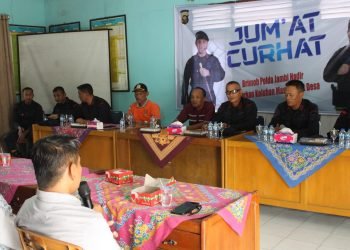 Kegiatan "Jum'at Curhat" Batalyon A Pelopor Sat Brimob Polda Jambi bersama Warga Pondok Meja  di Markas Batalyon A Pelopor pada Jumat, (25/08/2023). (Dok. Humas Polda Jambi)