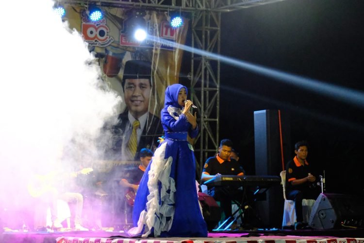 Lidya, Salah satu peserta Liga Dangdut Community Tingkat Provinsi Jambi di Pelataran Gedung Persani Kota Baru, Kota Jambi, Jumat (25/08/2023). (Foto : Sopbirin - Kominfo)