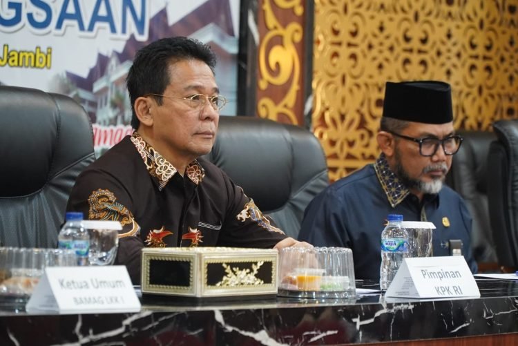 Sekda pada acara, pembukaan dialog kebangsaan dan Rakerwil BAMAG di Ruang Pola Kantor Gubernur Jambi, Selasa (29/12/2023). (Foto : Harun - Kominfo)