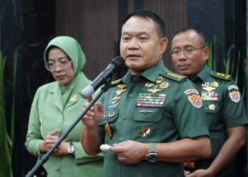 Kasad Jenderal TNI Dr. Dudung Abdurachman pada peluncuran Aplikasi e-Stuntad dan e-Posyandu, di Mabesad, Jakarta, Selasa (5/9/2023). (Dok. Dispenad)