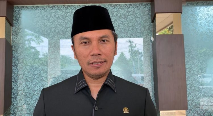 Edi Purwanto saat diwawancarai usai mendampingi kunker Kasad Jenderal TNI, Dudung Abdurachman, di jambi Kamis (7/9). (Dok. Humas DPRD Provinsi/Hadian)