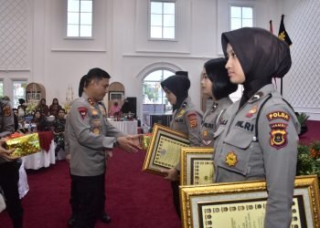 Kapolda Jambi menghadiri kegiatan syukuran Hari Jadi ke-75 Polwan RI  di Gedung Maulidia Convention Center, Jum'at  (01/09/2023).  (Dok. Humas Polda Jambi)