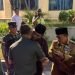 Edi Purwanto sambut kedatangan Kasad Jenderal TNI, Dudung Abdurachman, di VIP Room Bandara Sultan Thaha Jambi, Rabu (6/9/23). (Dok. Humas DPRD)