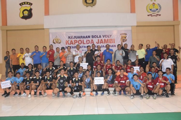 Penutupan Kejuaraan Bola Voli Kapolda Jambi pada Sabtu Malam, di GOS SPN polda Jambi, (10/09/2023) (dok.humas polda jambi).