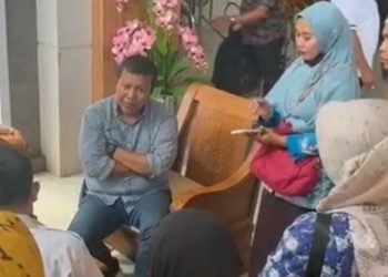 Bupati Romi saat berbincang bersama 
Guru Honorer di Rumah Dinas Bupati, Rabu (13/9/2023).(dok. dian)