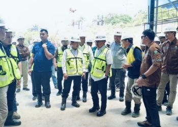 Al Haris Dampingi Jusuf Kalla Tinjau Proyek PLTA Kerinci Merangin Hidro di Kecamatan Batang Merangin, Kabupaten Kerinci, Rabu (13/09/2023). (Dok. Riky)