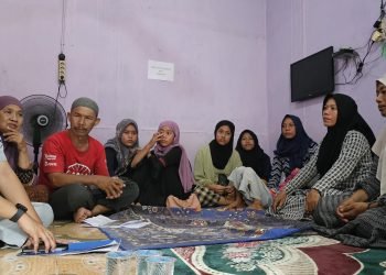Petugas Jasa Raharja Cabang Jambi, Andi Ardiansyah Putra, segera melakukan survei ke rumah ahli waris di  Desa Tangkit, Rabu, (13/09/2023). (Dok. Riska JR)