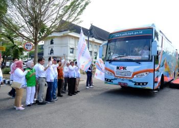 PELEPASAN ROADSHOW BUS KPK 2023, Jelajah Negeri Bangun Antikorupsi yang juga sekaligus dirangkaikan dengan kegiatan Car Free Day, di Depan Kantor DPRD Provinsi Jambi, Minggu (17/09/2023) (Foto : Sopbirin - Kominfo)