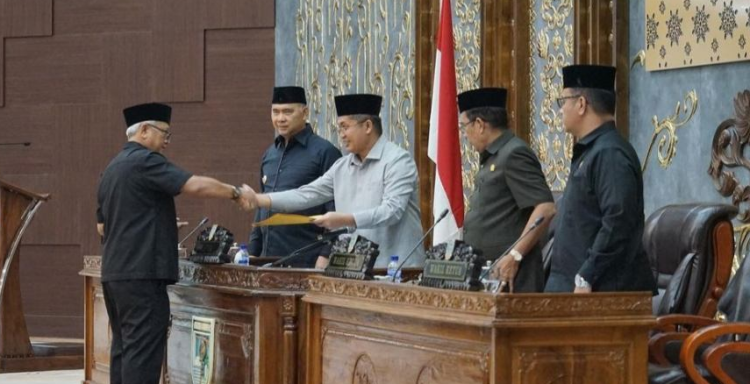 DPRD Kota Jambi Gelar Paripurna Pandangan Umum Fraksi di Gedung Swarna Bhumi DPRD Kota Jambi, Selasa (12/9/23). (Dok. Humas)